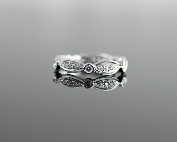 Diamond Lace Scalloped Band with Milgrain