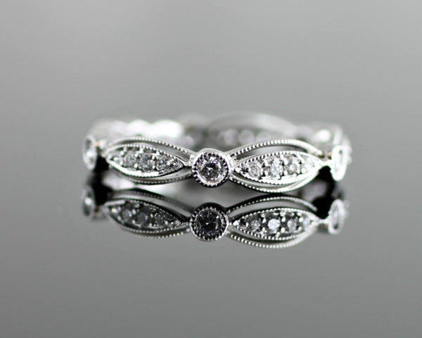 Diamond Lace Scalloped Band with Milgrain